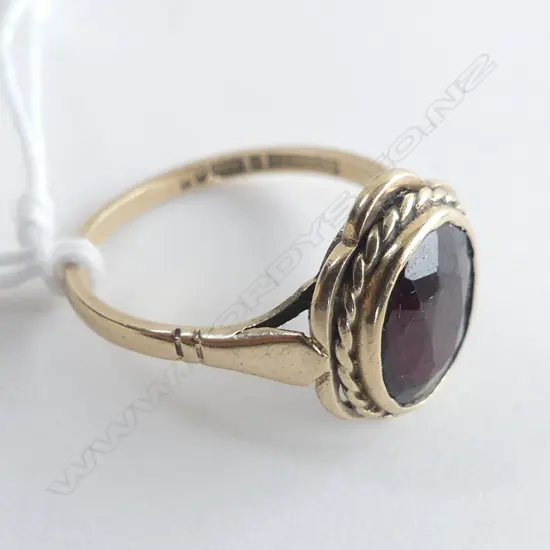 9CT GARNET RING 3.2g SIZE O