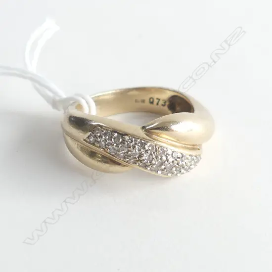 9CT GOLD & MULTI DIAMOND CROSS-OVER RING  7GMS