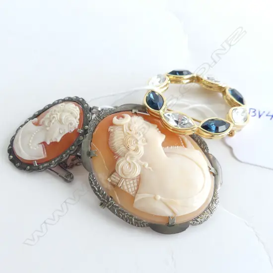2 ITALIAN SILVER MOUNTED CAMEO BROOCHES  ONE WITH CRACK LARGEST 50MM & COSTUME BROOCH
