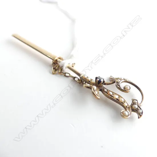 15CT GOLD PIN BROOCH WITH SEED PEARLS & BLUE STONE 3.52GMS