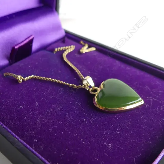 HEART SHAPED GREENSTONE & GOLD FILLED PENDANT & CHAIN 