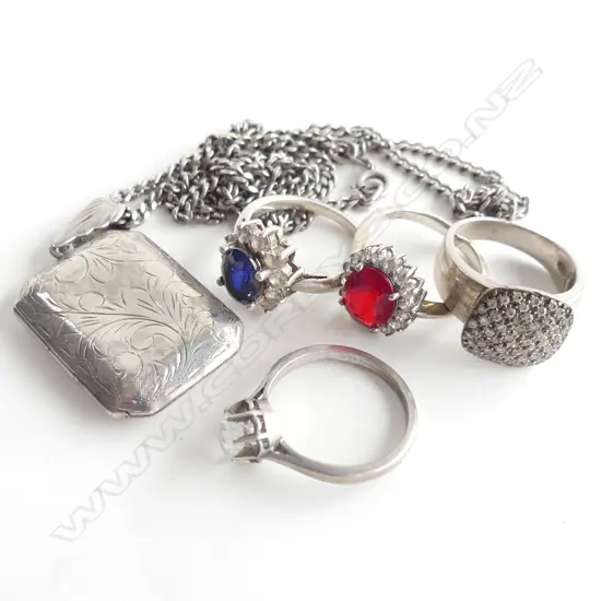 4 SILVER TONE COSTUME JEWELLERY RINGS + STG SILVER LOCKET & CHAIN
