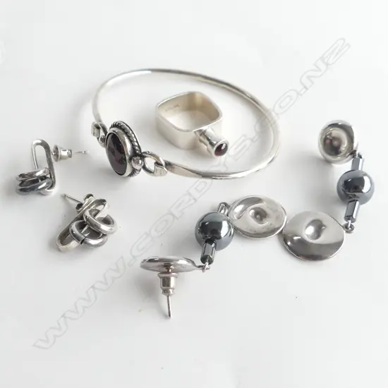 STG SILVER CLIP BANGLE & SQ CUT RING WITH BROWN STONE + 2 PR DROP EARRINGS