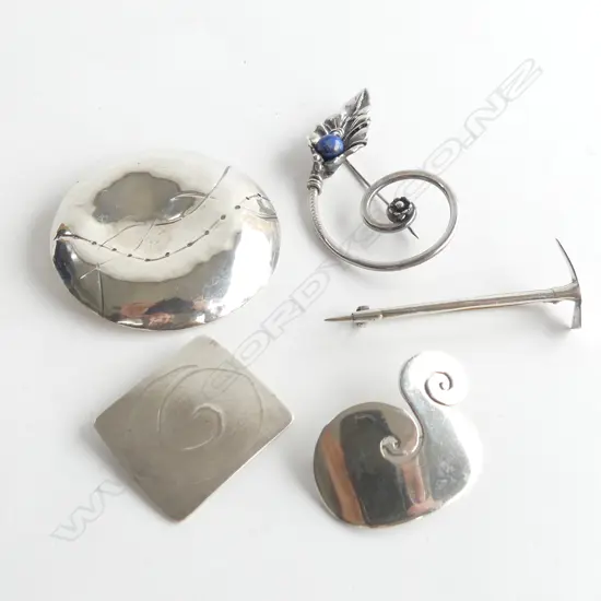5 STG SILVER BROOCHES INCL ONE WITH LAPIS LAZULI STONE & ONE WITH ICE PICK