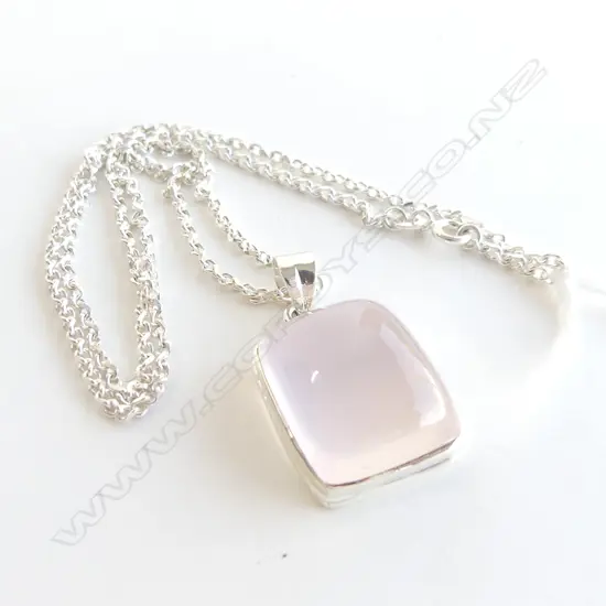 STG SILVER & ROSE QUARTZ CABOCHON  PENDANT & CHAIN