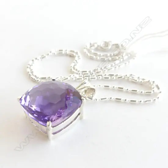 STG SILVER & SQUARE CUT AMETHYST PENDANT & CHAIN