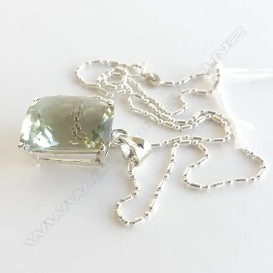STG SILVER & GREEN AMETHYST SQUARE PENDANT & CHAIN 