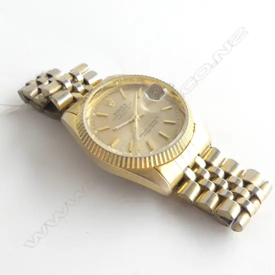 GENTS COPY R***X DRESS WATCH SHOWING WEAR
