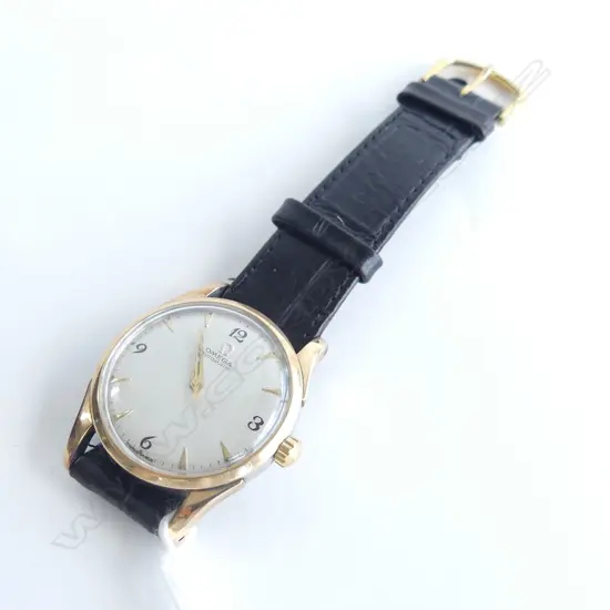 A vintage gold plate gent's gold plate wrist watch, working. The dial refurbished.