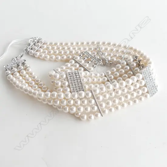 4 STRAND FAUX PEARL & DIAMANTE CHOKER & BRACELET SET 