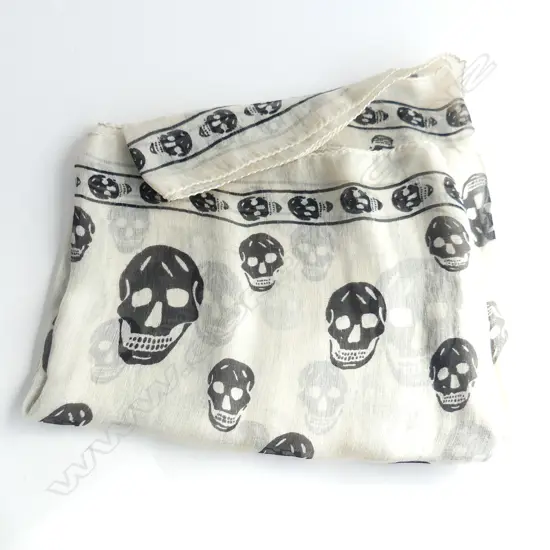 ALEXANDER MCQUEEN SCULL DESIGN SILK SCARF 