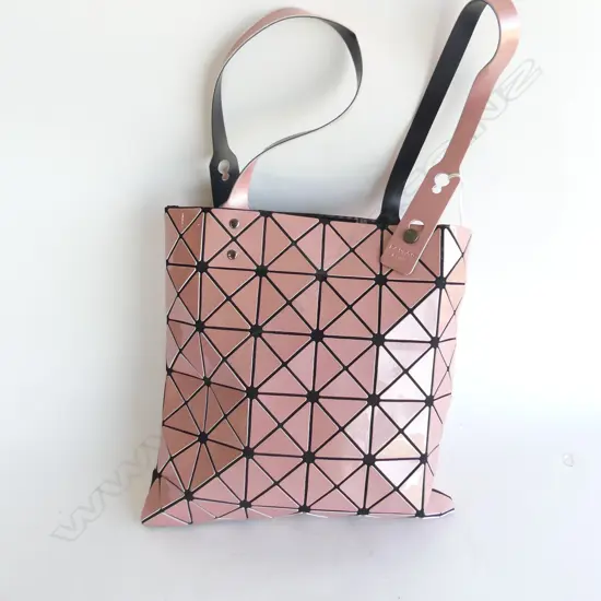 BAOBAO ISSEY MIYAKE? BAG