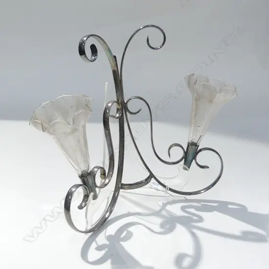 SILVER PLATE WALL EPERGNE WITH 2 GLASS TRUMPETS  H. 245 MM