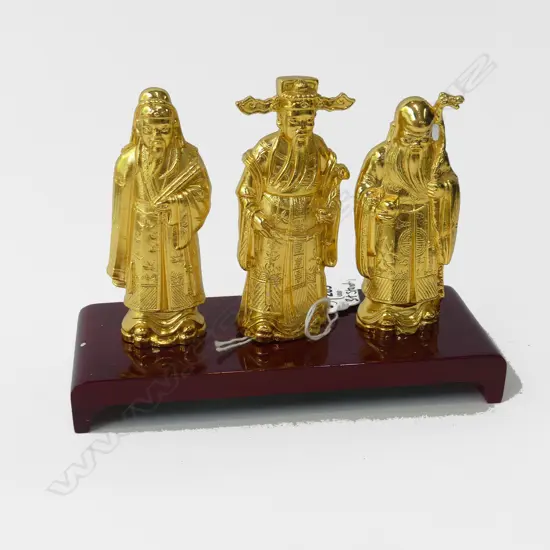 THREE 24K GOLD PLATED ORIENTAL STATUETTES ON STAND (H. 90MM)