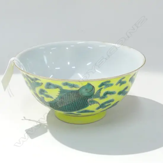 CHINESE PORCELAIN YELLOW GROUND CARP BOWL Dia.160mm.