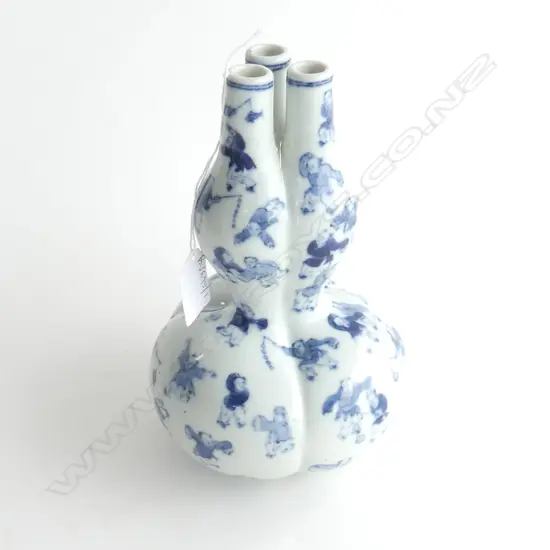 CHINESE TRIFORM B/W DOUBLE GOURD VASE H.210mm