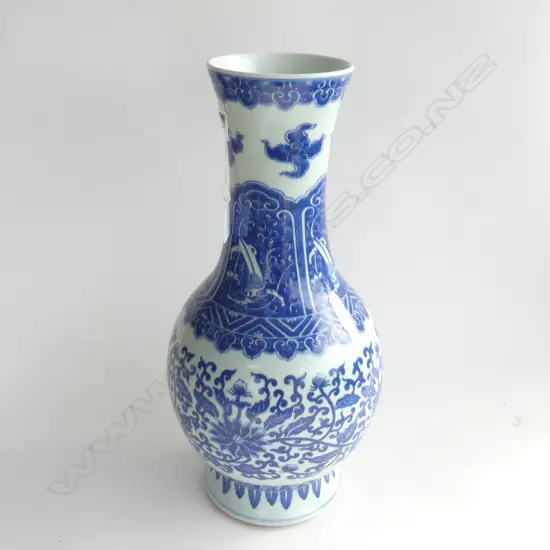 LARGE CHINESE B/W VASE H430 WAX SEAL TO BASE OLD?