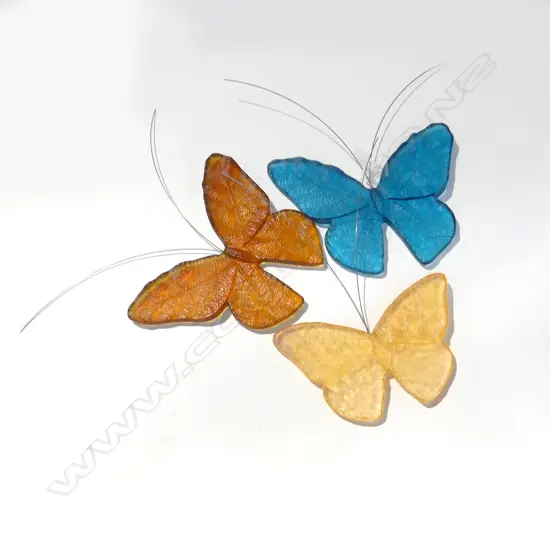 3 ASST LUKEKE DESIGN GLASS WALL BUTTERFLIES. BLUE, AMBER & CHAMPAGNE LARGEST L 170MM