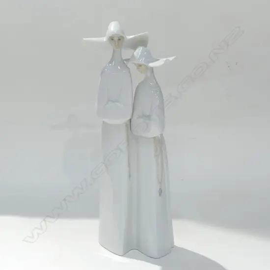LLADRO FIGURINE; PR NUNS  H. 340MM