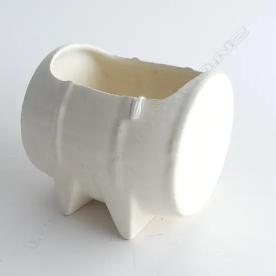 CROWN LYNN WHITE BARREL FORM VASE L.95mm