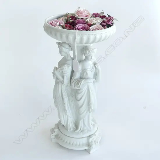 BLANC DE CHINE 3 GRACES TABLE CENTER PC H420MM