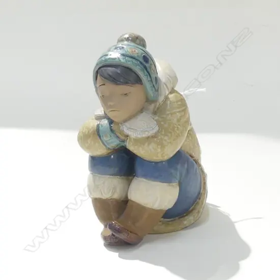 LLADRO INUIT FIGURINE H. 175MM