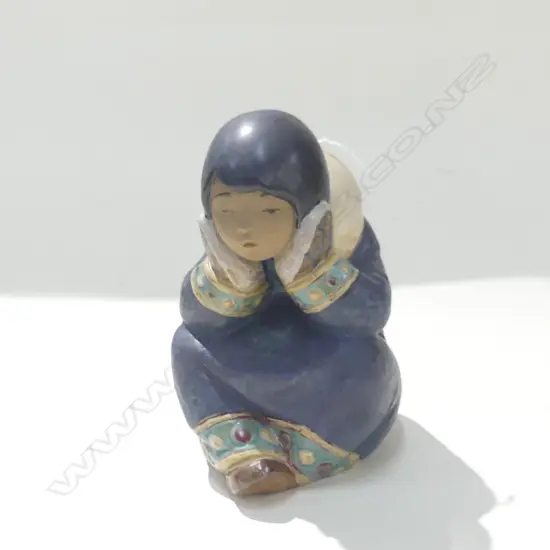 LLADRO INUIT FIGURINE H. 170MM