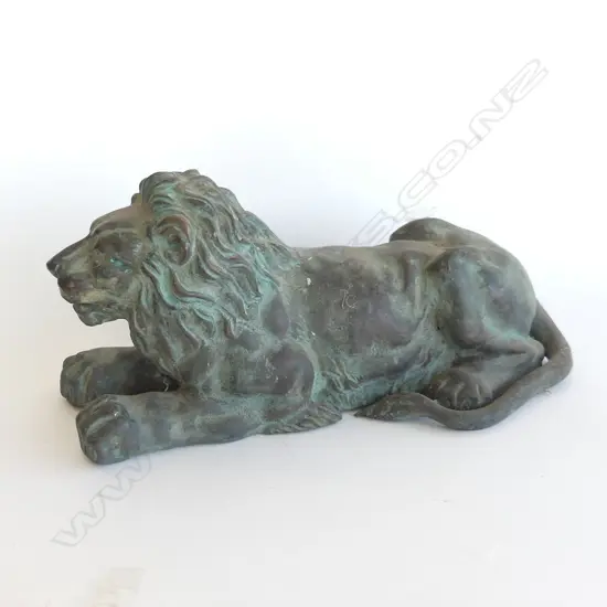 BRONZE SQUATTING MALE LION L350MM