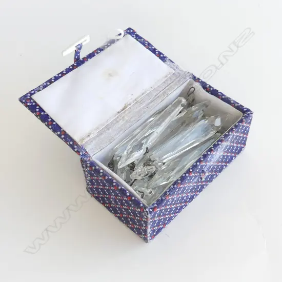 SM BOX CHANDELIER CRYSTALS DROPS 