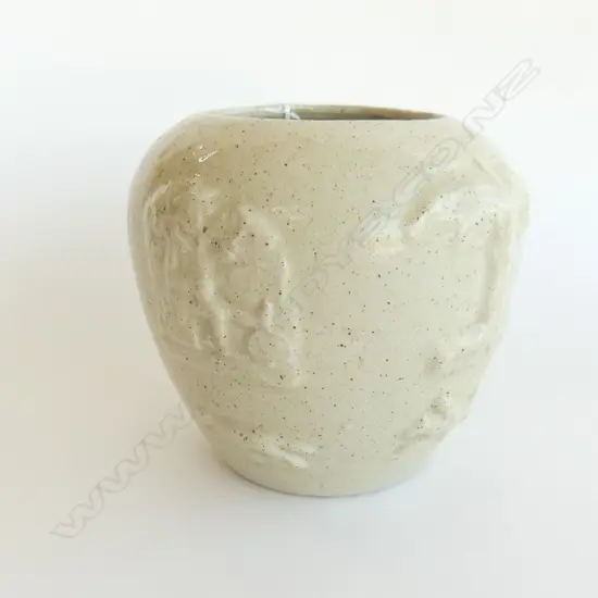 LUKE ADAMS HUNTING SCENE VASE PALE GLAZE H.140mm.