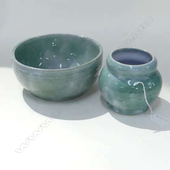 2 AMBRICO EARLY CROWN LYNN PCES; BOWL 200mm dia & VASE H.110mm