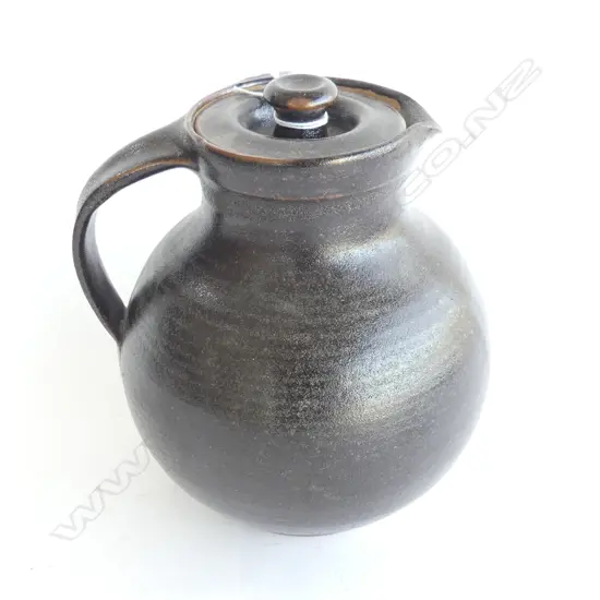 Graeme Storm stoneware pottery lidded jug