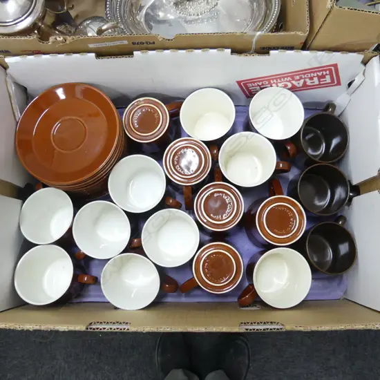 LG BOX CROWN LYNN FORMA CUPS & SAUCERS 