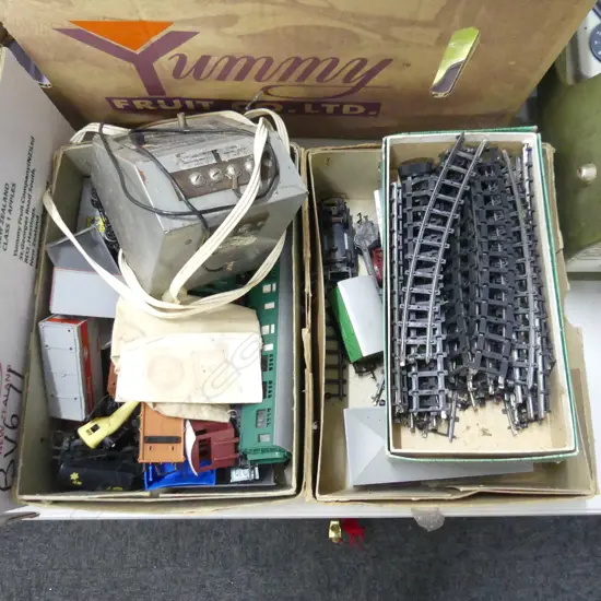 TRIANG VINTAGE TRAIN SET & TRACKS