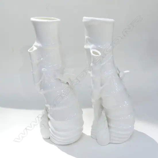 PR LG WHITE CHINA BAMBOO SHAPED VASES WITH BIRD H. 430MM