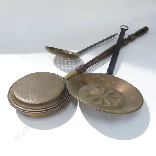 COPPER BED WARMER + LONG HANDLED COPPER PAN (DIA250MM & STRAINER 