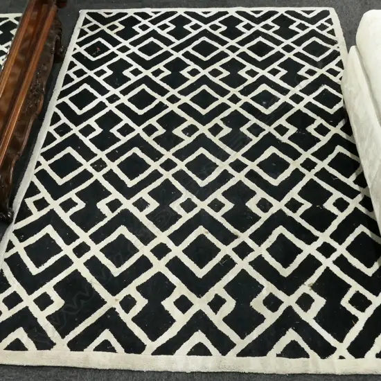 MODERN MACHINE KNOTTED BLACK & WHITE GEOMETRIC RUG 2000x1400mm some stains
