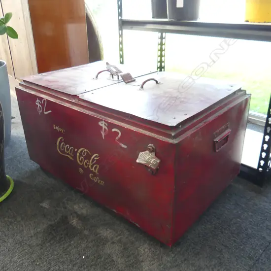 LGE VINTAGE STYLE RED PAINTED METAL 'COCA-COLA' DRINKS COOLER ICEBOX 710x440x380mm
