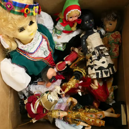 BOX ASST SM DOLLS IN TRADITIONAL COSTUMES 