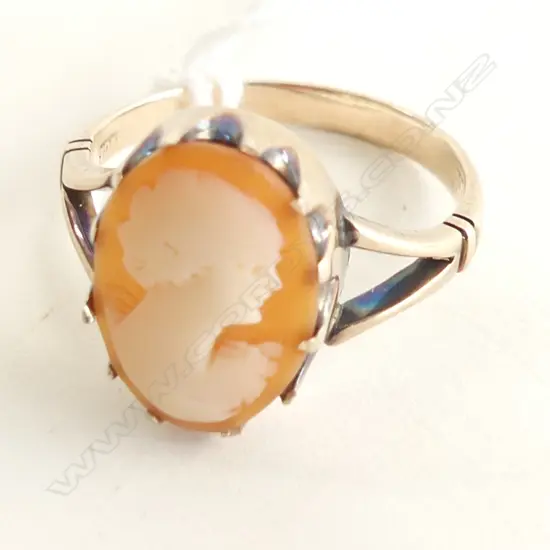 9CT GOLD CAMEO RING 2.5GMS  SIZE O