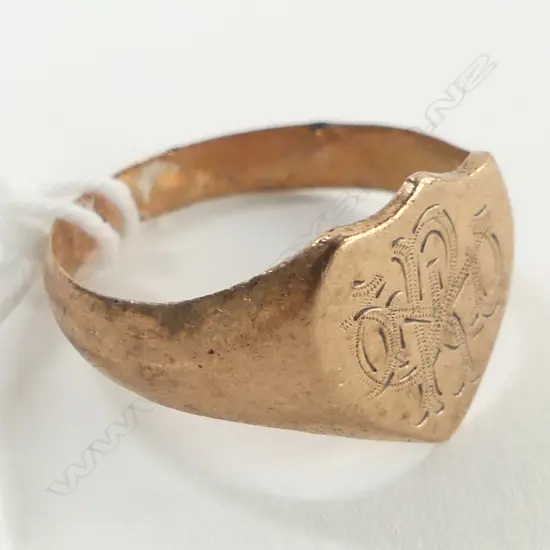 9CT SIGNET RING MARKS WORN 3.2 GRAMS SIZE S