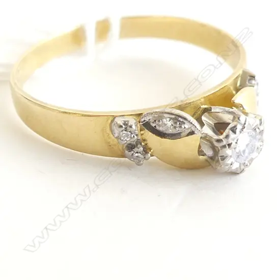 18CT GOLD & 0.12CT DIAMOND ENGAGEMENT RING 4.3GMS 