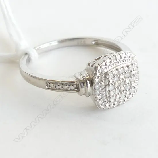 925 SILVER & DIAMOND SET RING  SIZE P