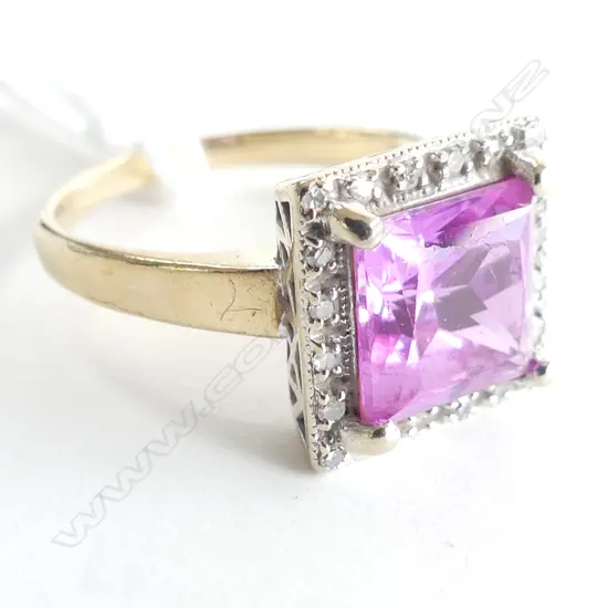 9CT GOLD SYNTHETIC PINK SAPPHIRE & DIAMOND RING 4GMS