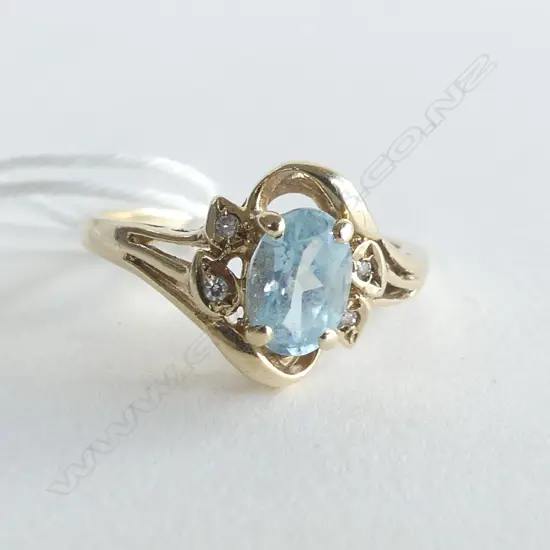 9CT GOLD AQUAMARINE AND DIAMOND RING SIZE O