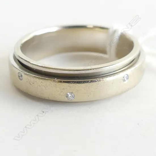 18CT WHITE GOLD MENS REVOLVING DIAMOND SET RING 11.7GMS