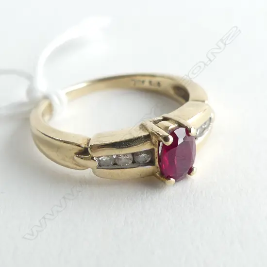 9CT GOLD DIAMOND & RED STONE RING 3.32gms SIZE N