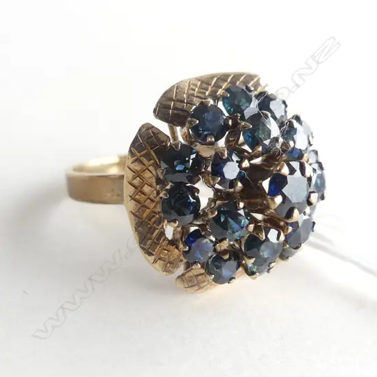 14CT GOLD AND SAPPHIRE COCKTAIL RING
