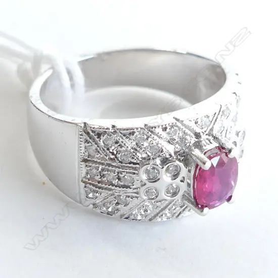 18CT WHITE GOLD, RUBY & DIAMOND RING SIZE L