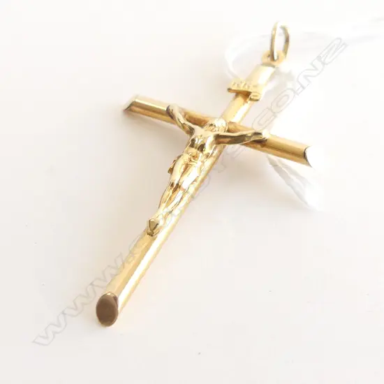 9CT GOLD CRUCIFIX PENDANT 2.5 GRAMS